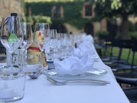 Table d'un repas assis